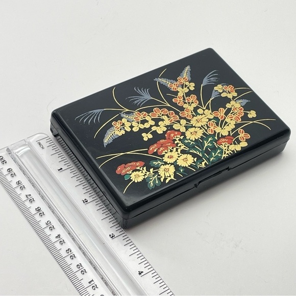 Vintage Tissue Box Mirror Travel Case - Picture 9 of 12